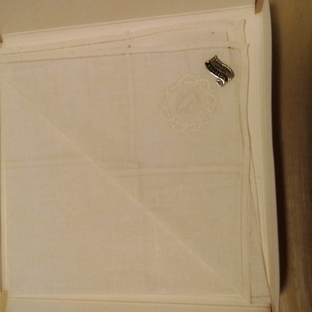 2 VINTAGE HANKERCHIEFS, HOEFGEN LINEN OFF WHITE, EMBROIDERED WITH "D"